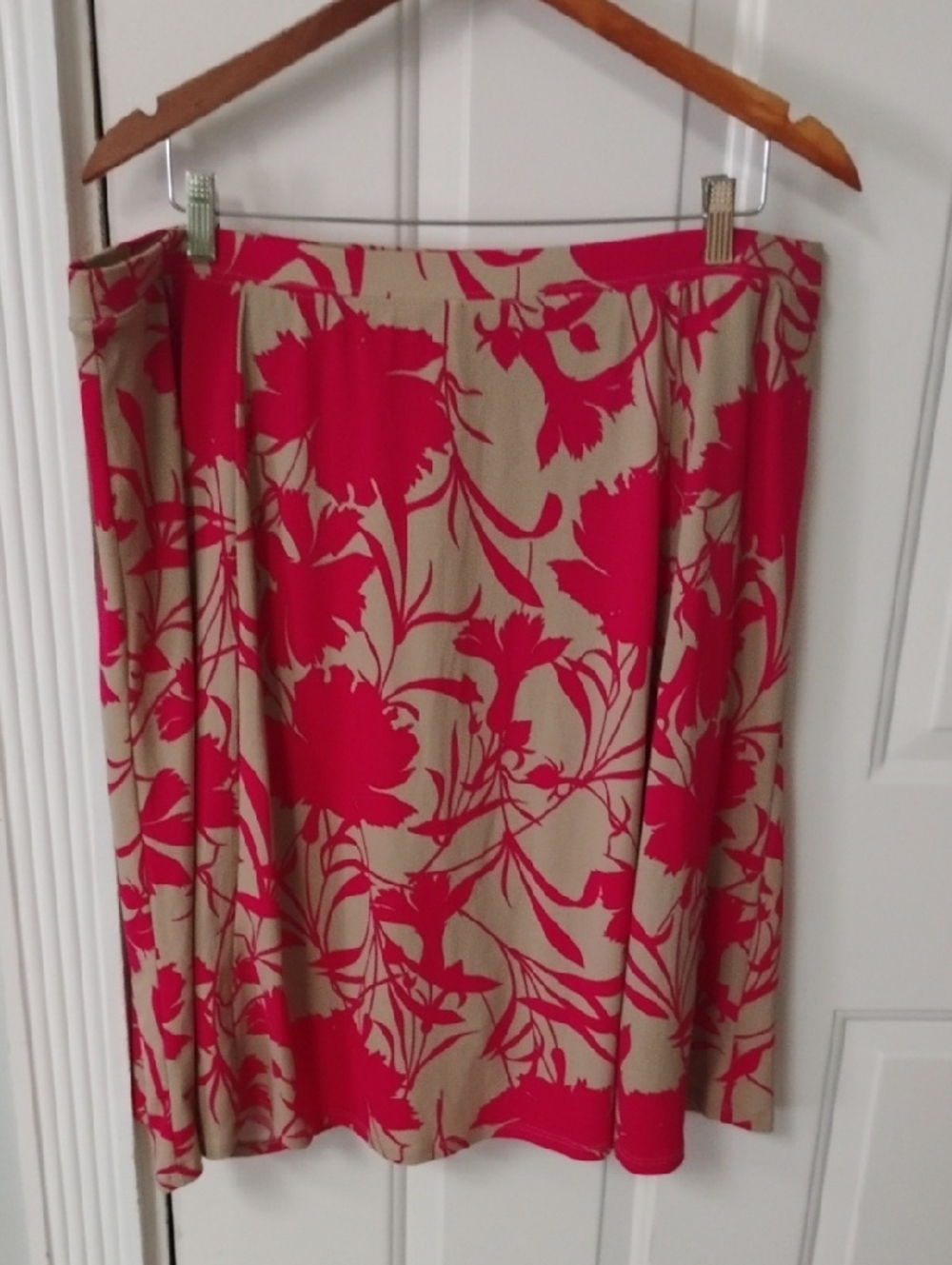 Jaclyn Smith Beige A-Line Skirt with Hot Pink Floral Pattern